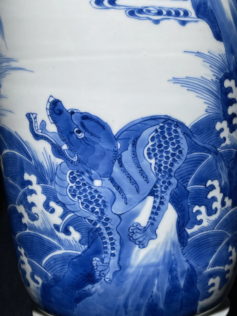 清康熙 青花海水瑞兽纹棒槌瓶 - 图6
