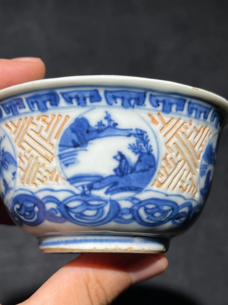 明晚期 青花人物暗刻万字纹杯 - 图4
