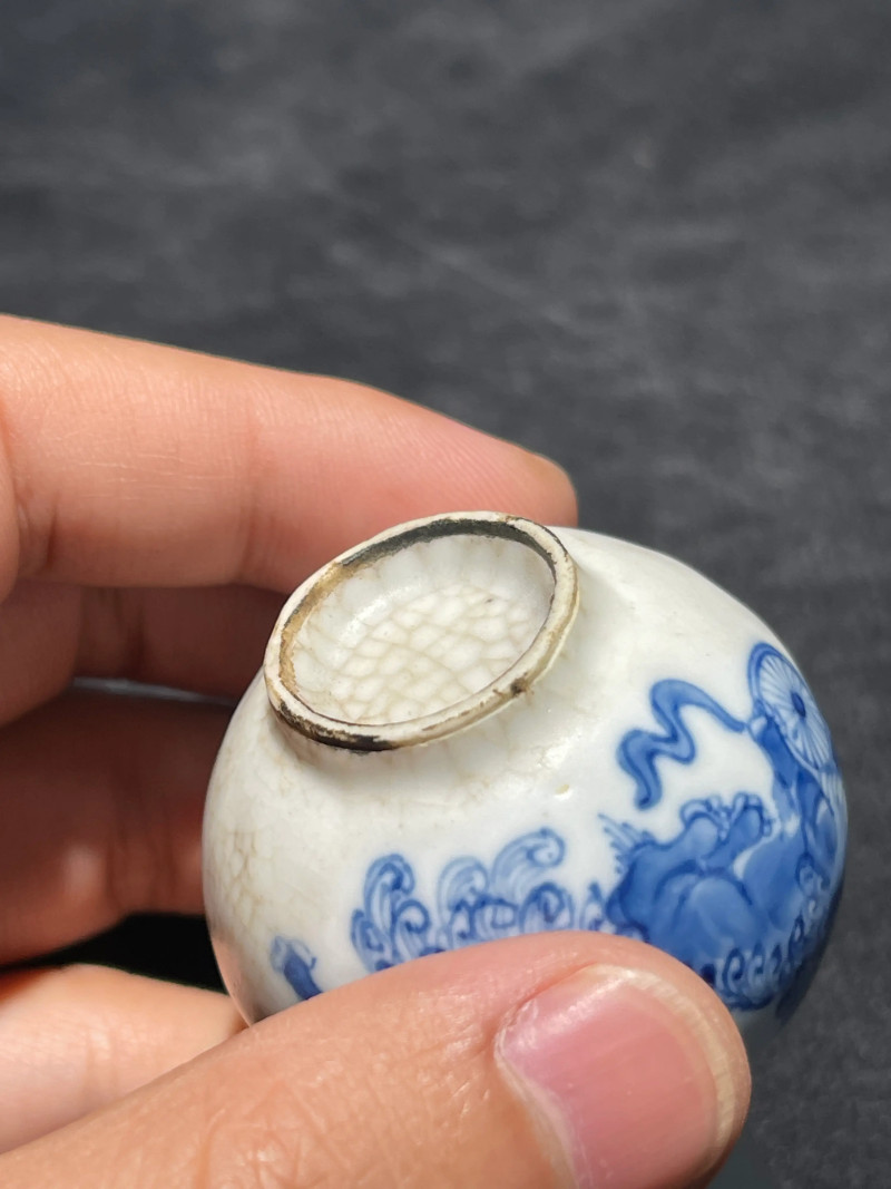 清晚期 浆胎青花狮子纹小天球瓶一对 - 图7