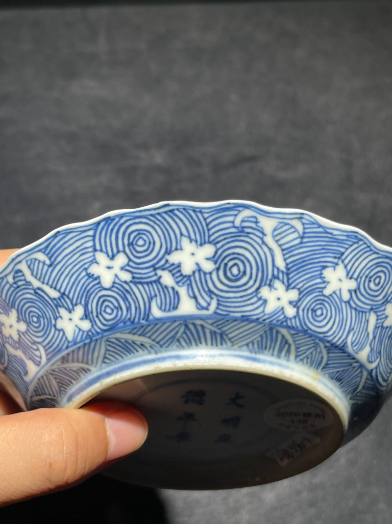 清早期 青花落花流水纹花口盘一对 - 图6