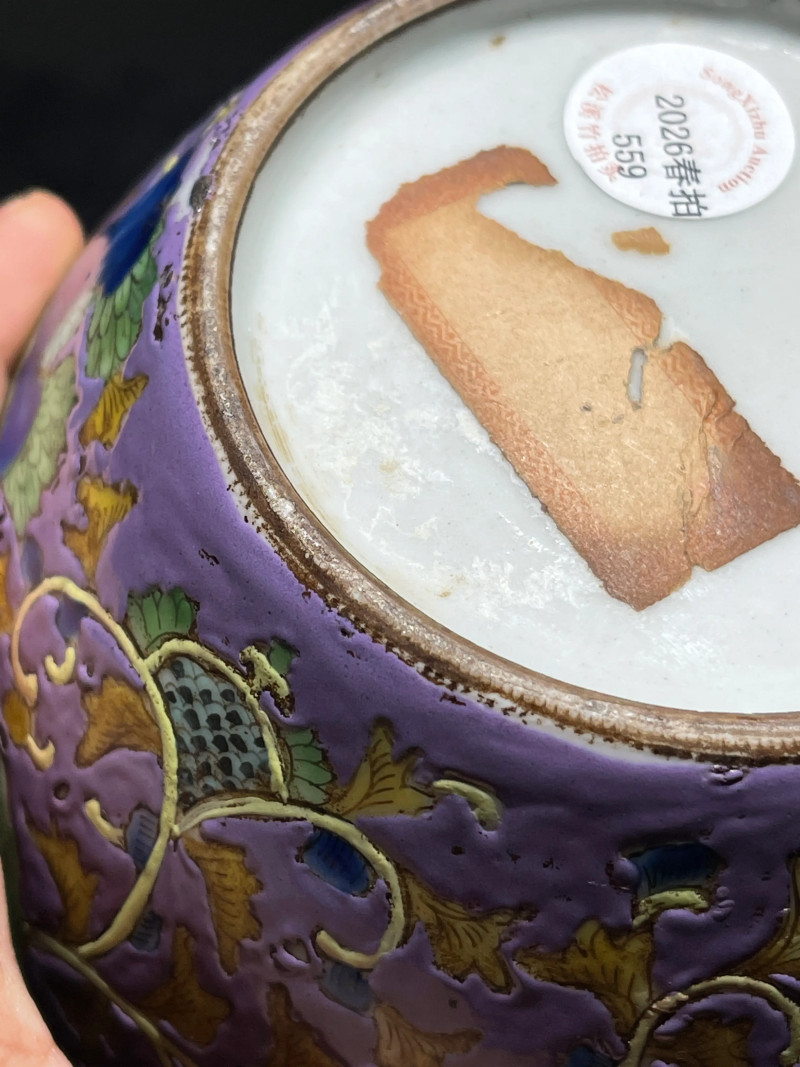 清代 色地粉彩凤穿花纹盖罐 - 图13