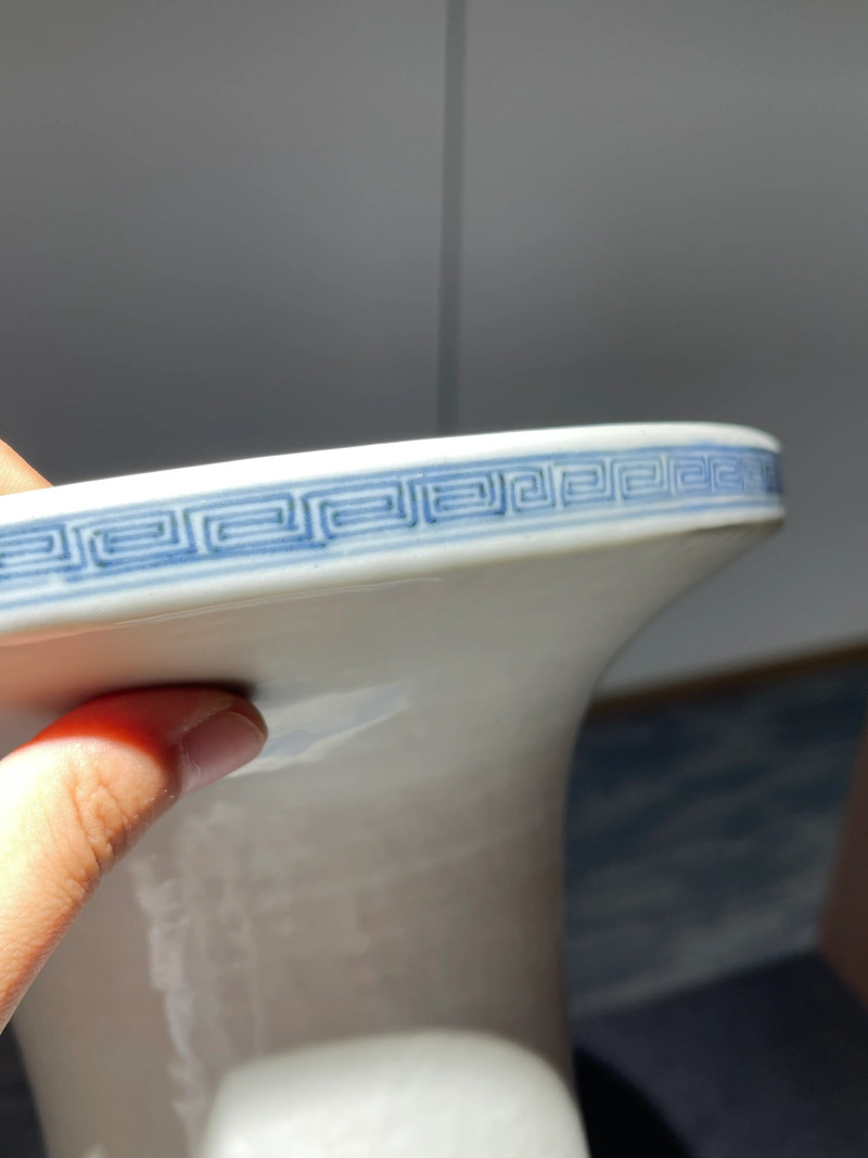 清乾隆 青花几何纹花觚一对 - 图4