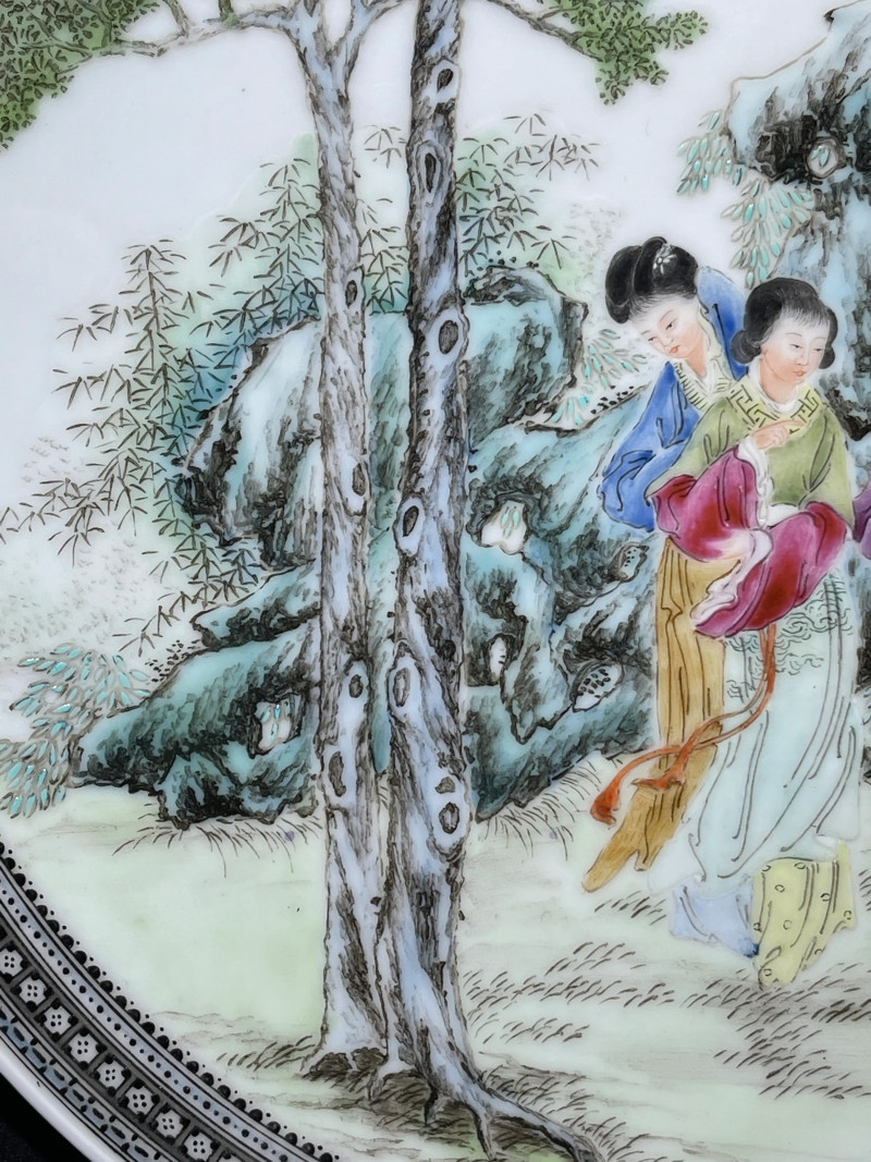 民国 李兆麟画粉彩仕女纹大盘 - 图4