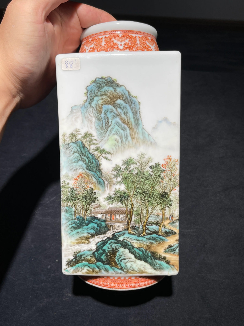 1962年 游海滨画粉彩春耕图琮式瓶 - 图3