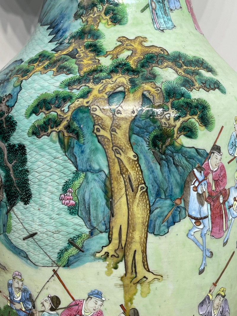清乾隆 粉彩隋唐英雄纹大地瓶 - 图11