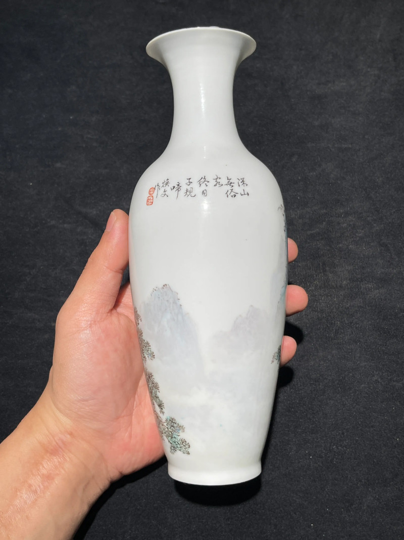 70年代 薄胎粉彩山水纹瓶一对 - 图14