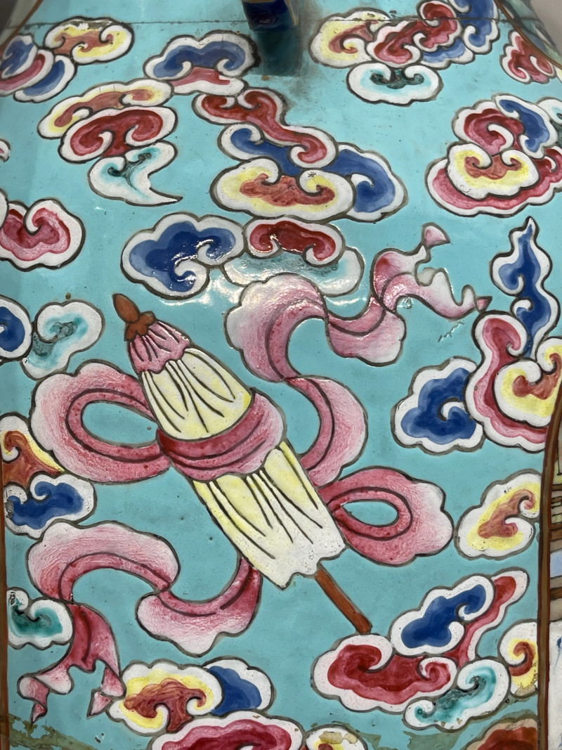 清乾隆 粉彩仕女纹大瓶一对 - 图11