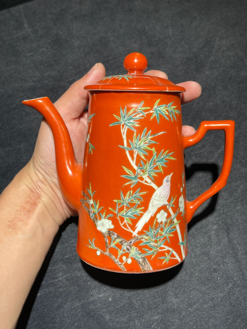 清咸丰 珊瑚红地粉彩花鸟纹执壶 - 图2