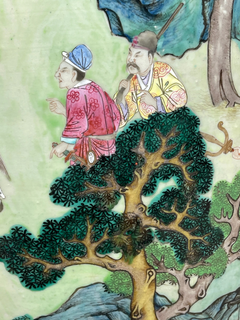 清乾隆 粉彩隋唐英雄纹大地瓶 - 图12