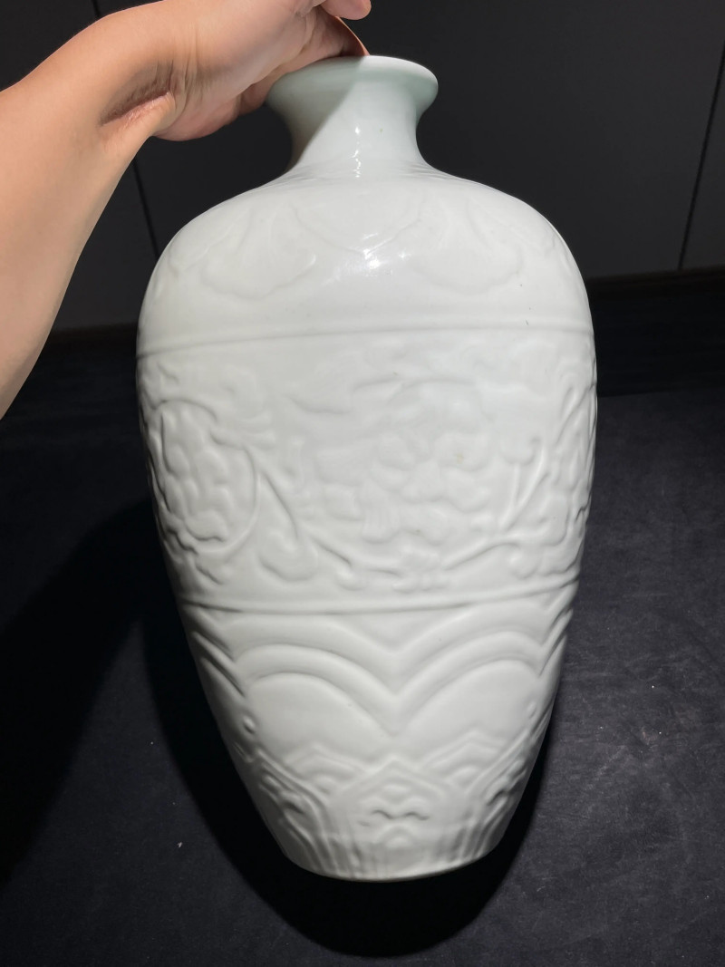 解放初 青白釉模印花卉纹梅瓶 - 图3