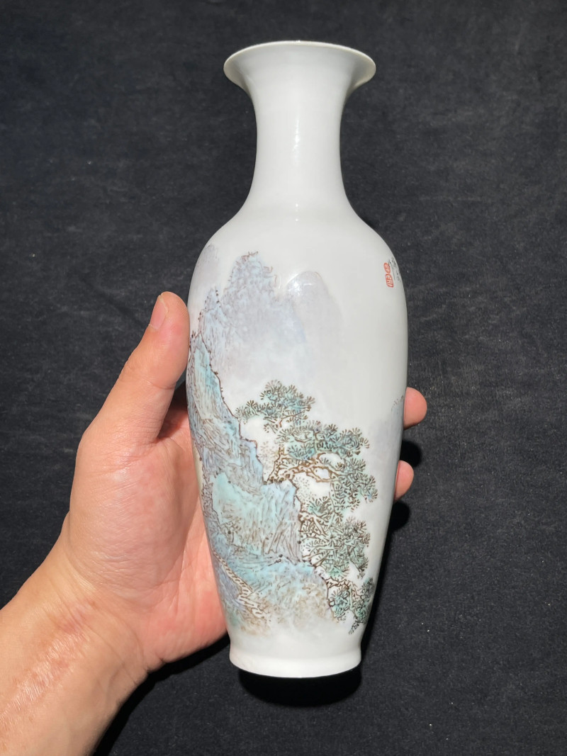70年代 薄胎粉彩山水纹瓶一对 - 图15