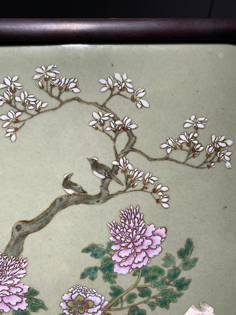 清乾隆 豆青地粉彩花鸟纹瓷板 - 图3