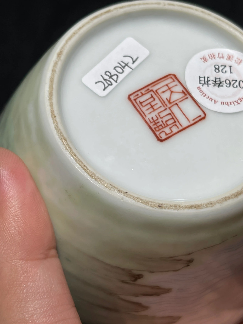 民国 “居仁堂”款粉彩仕女纹瓶 - 图11