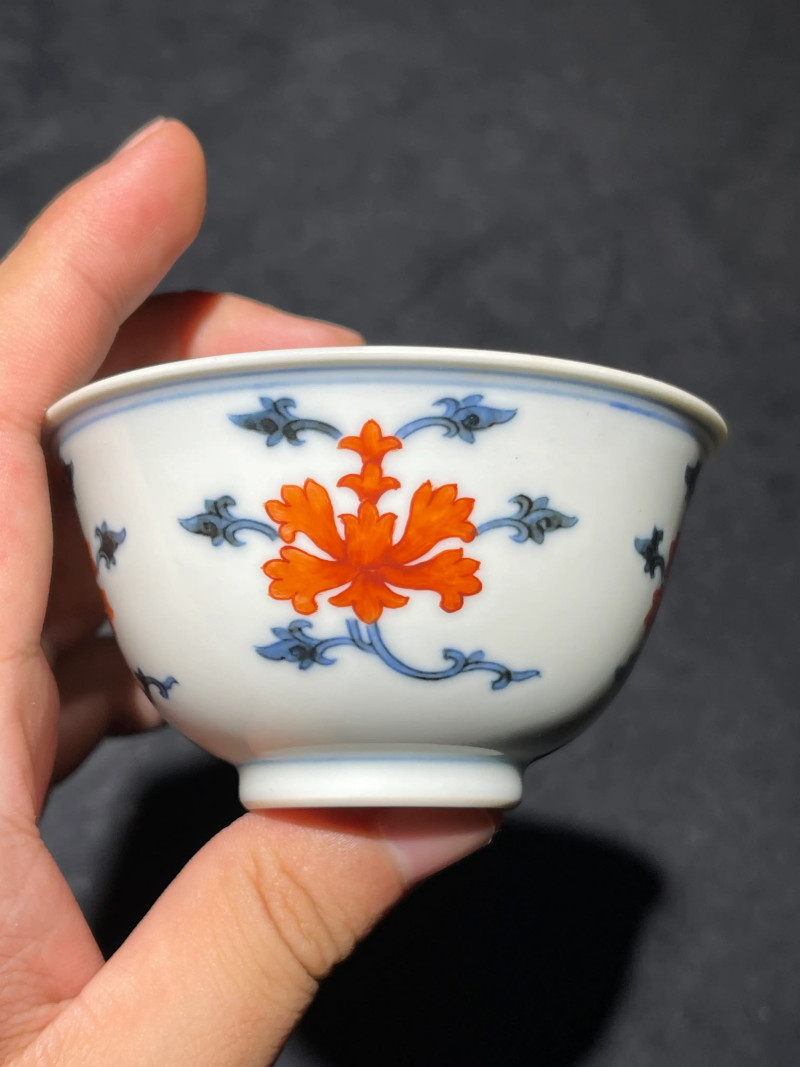 清道光 青花矾红花卉纹杯 - 图3