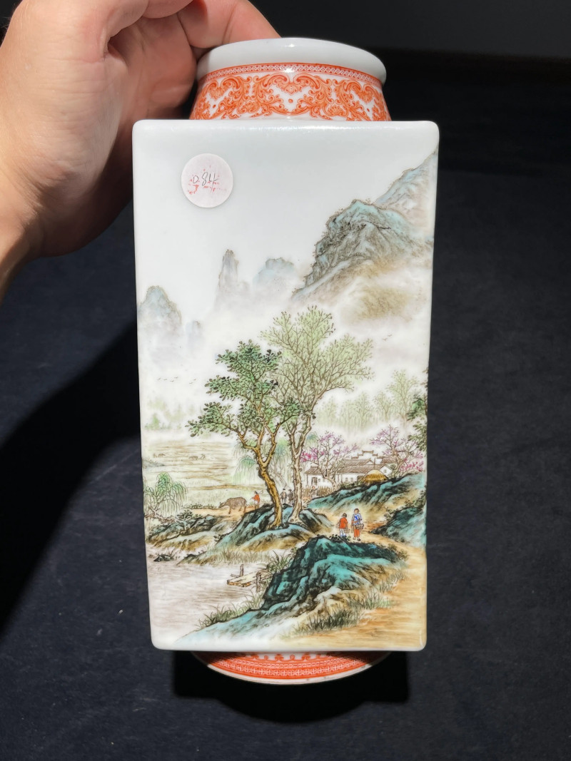 1962年 游海滨画粉彩春耕图琮式瓶 - 图5