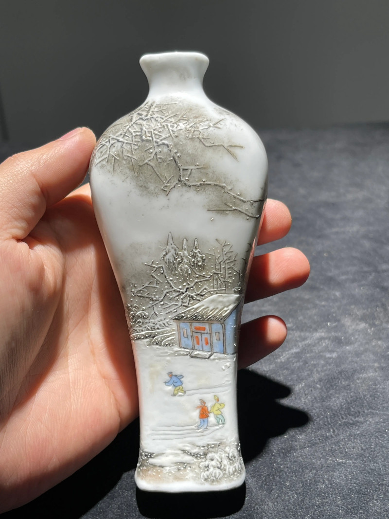 创汇期 粉彩雪景图梅瓶 - 图2