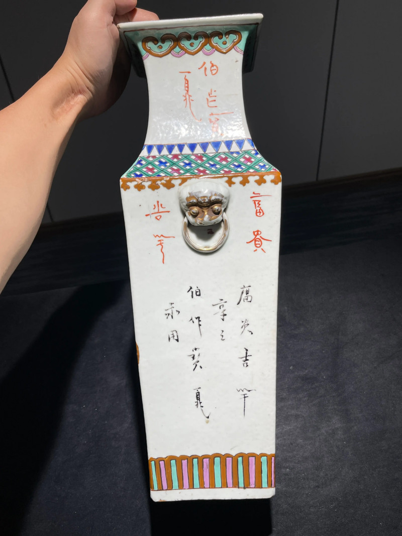 清晚期 粉彩博古插花纹双耳方瓶 - 图3