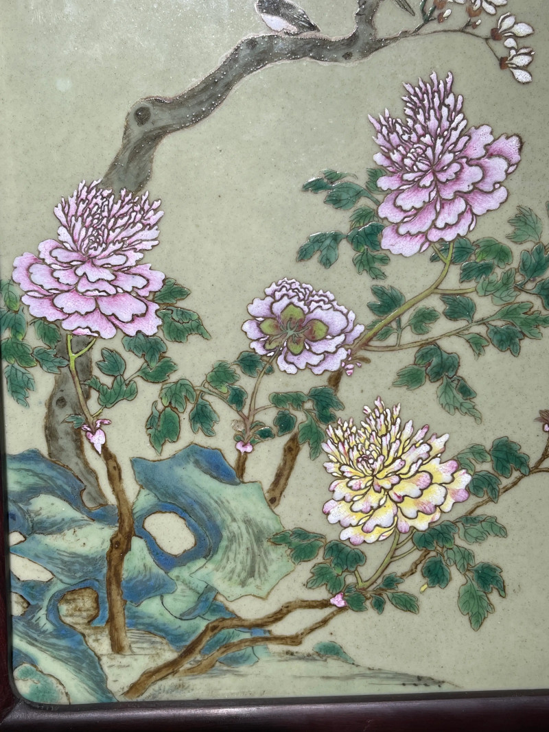 清乾隆 豆青地粉彩花鸟纹瓷板 - 图4