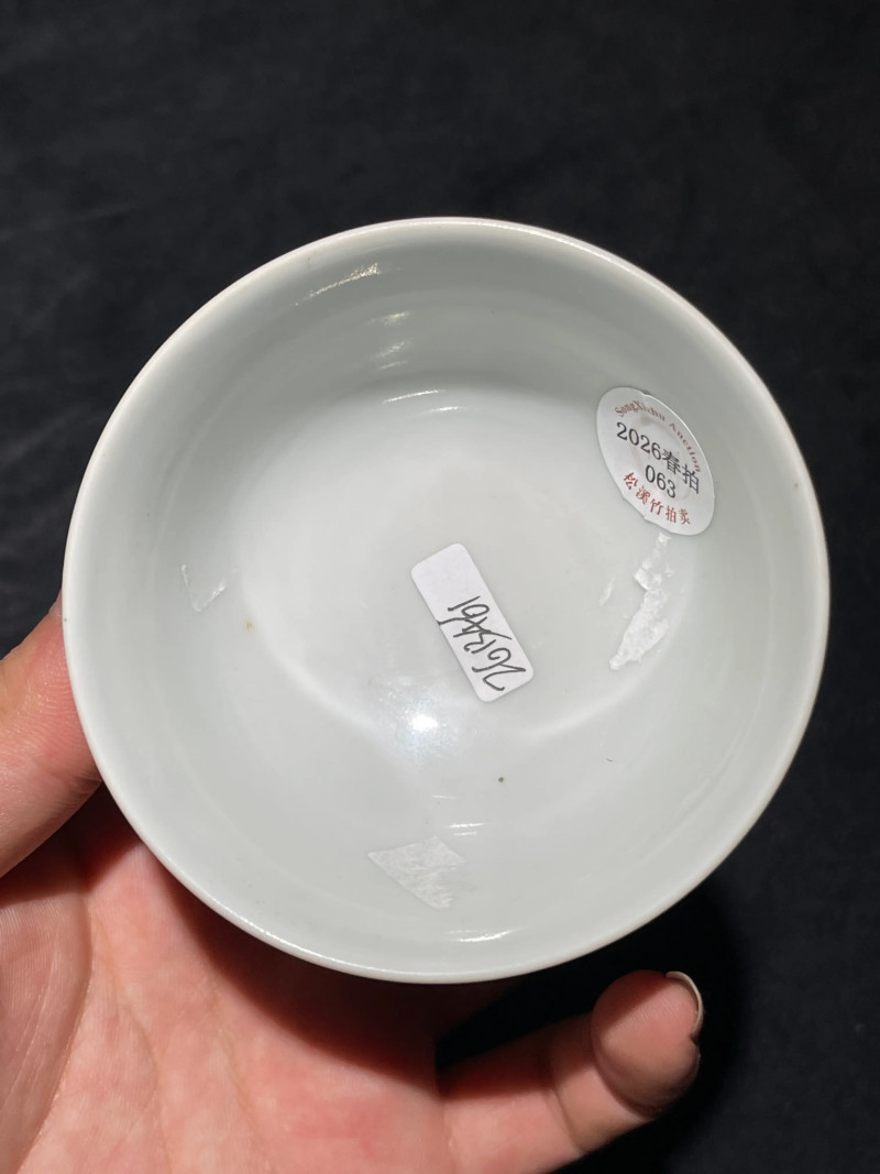 清道光 青花矾红花卉纹杯 - 图4
