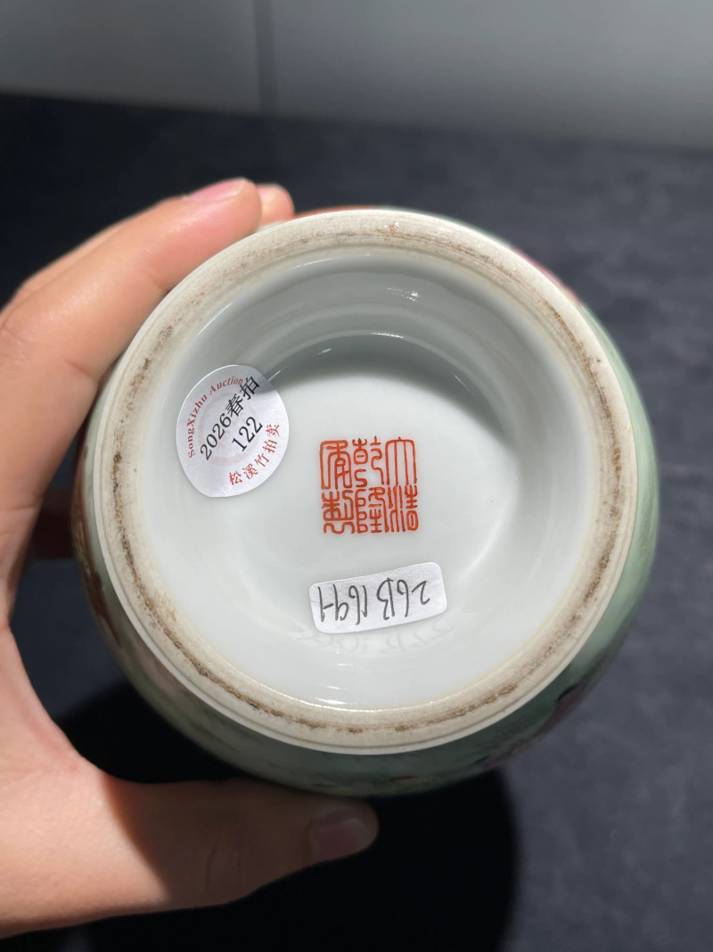 民国 粉彩婴戏纹双耳瓶一对 - 图11