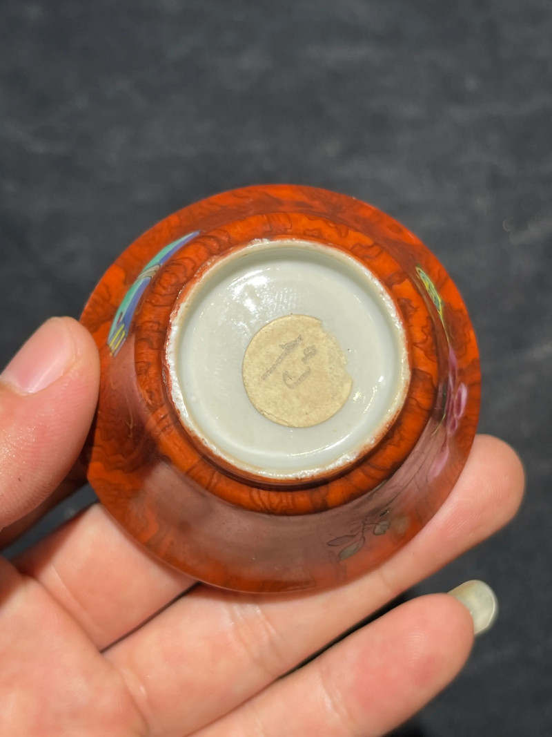 清雍正 仿木纹釉粉彩富贵如意纹杯碟套 - 图6