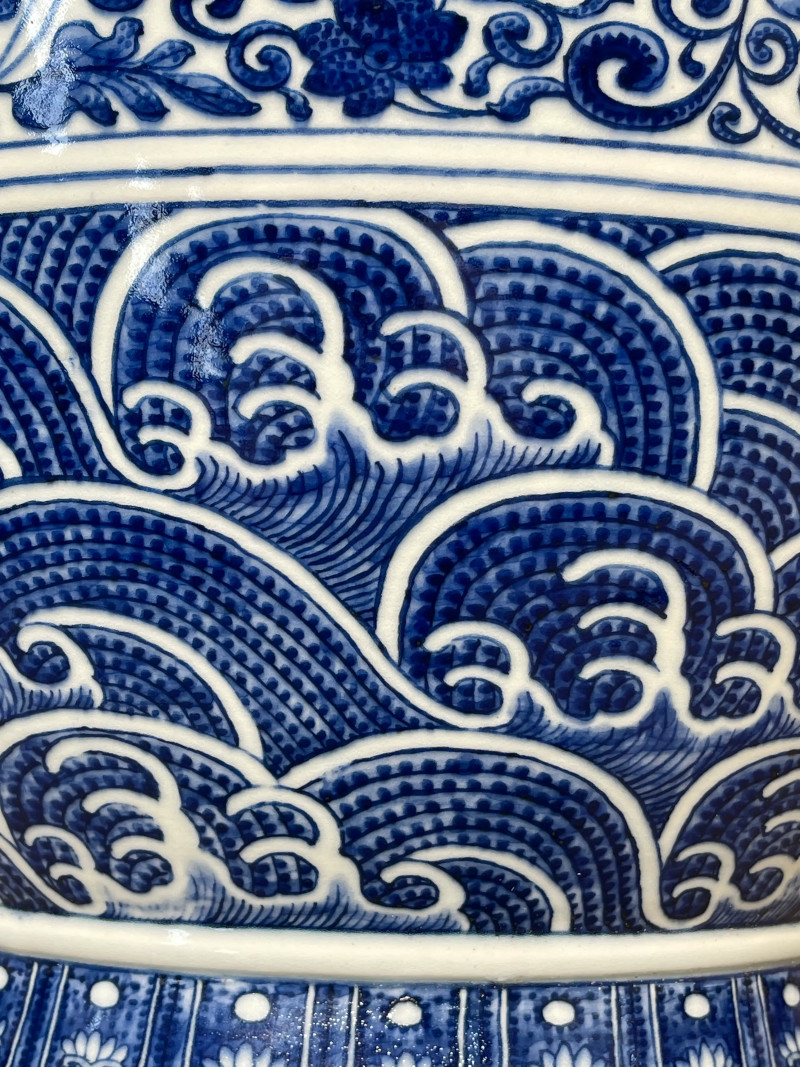 清晚期 仿乾隆青花缠枝莲纹大铺首尊 - 图8