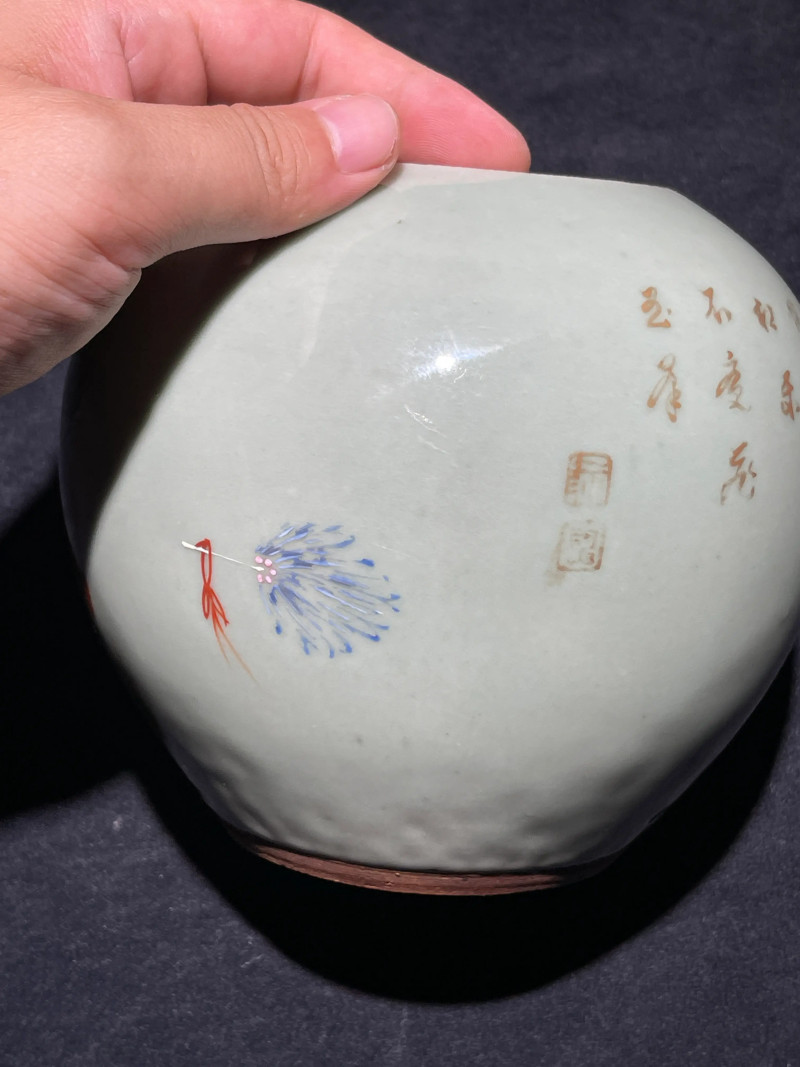 清乾隆 青釉粉彩博古纹小盖罐 - 图4