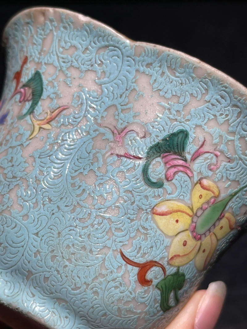 清乾隆 绿地扎道粉彩花卉纹海棠杯 - 图14