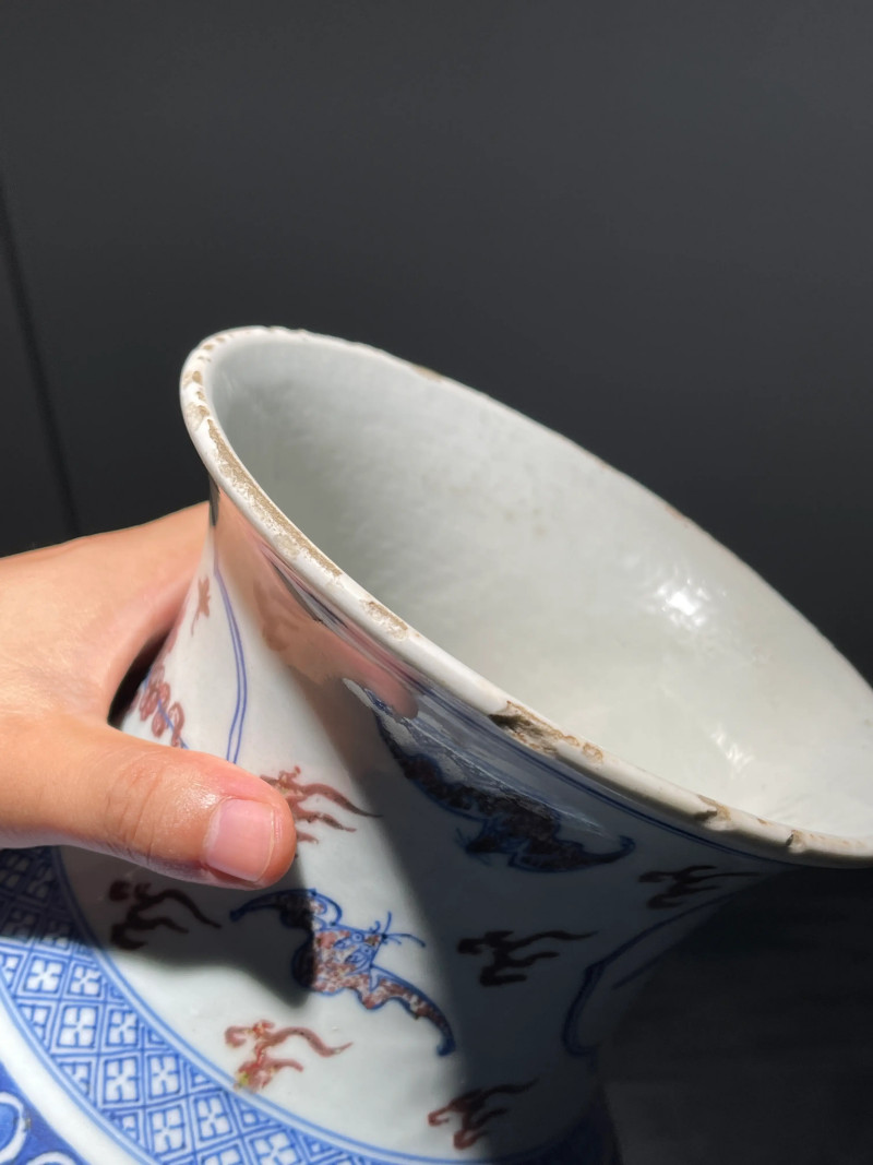 清乾隆 青花釉里红狮子绣球纹观音瓶 - 图18