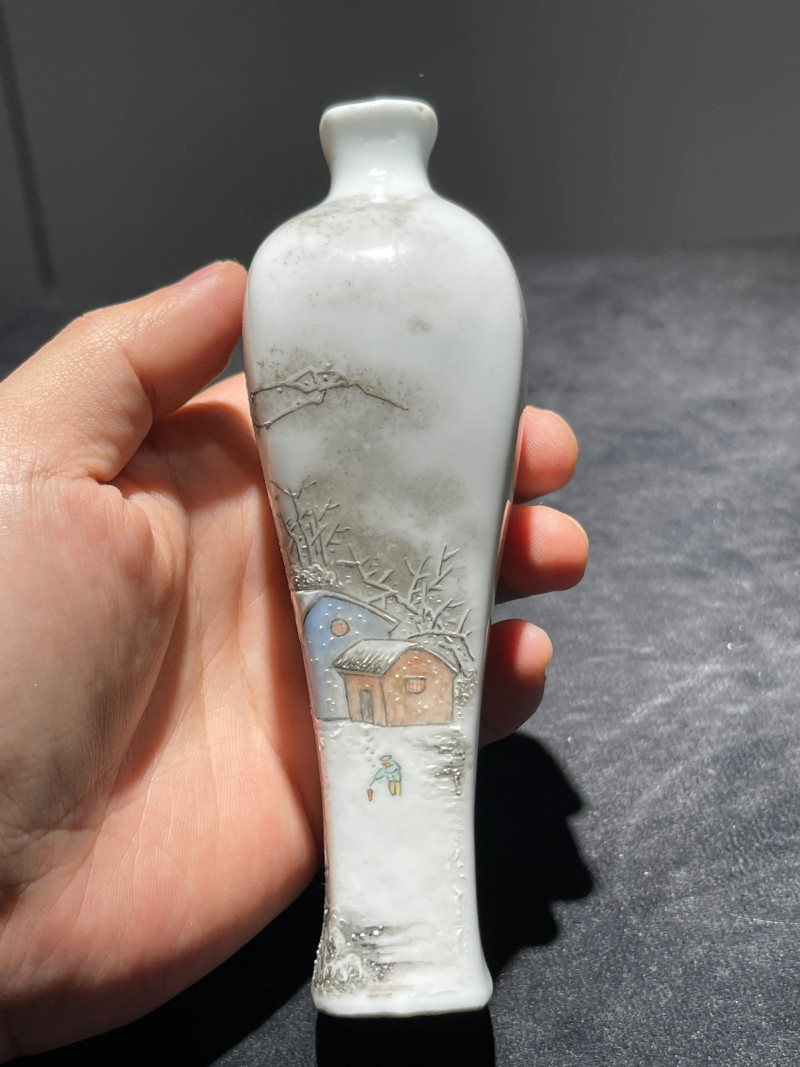 创汇期 粉彩雪景图梅瓶 - 图3