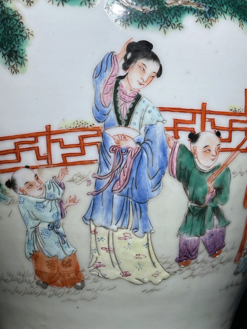 民国 粉彩婴戏纹观音瓶 - 图6