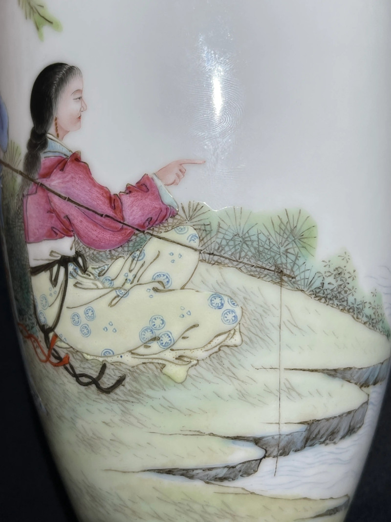 民国 “居仁堂”款粉彩仕女纹瓶 - 图13
