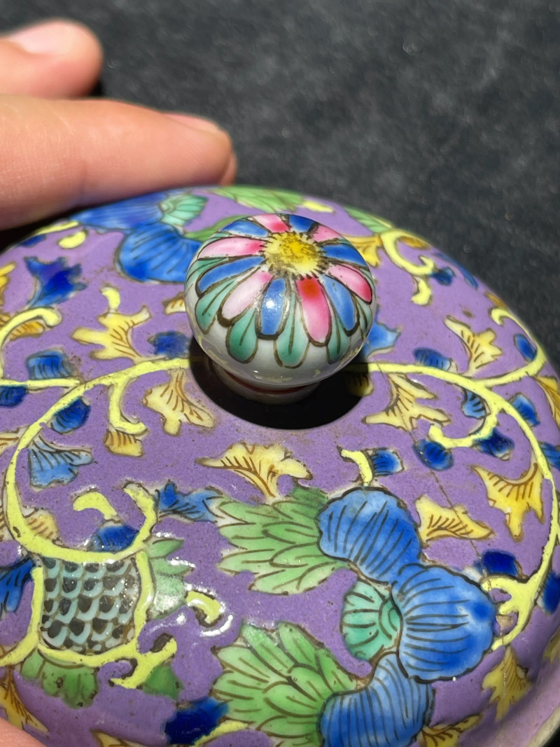 清代 色地粉彩凤穿花纹盖罐 - 图17