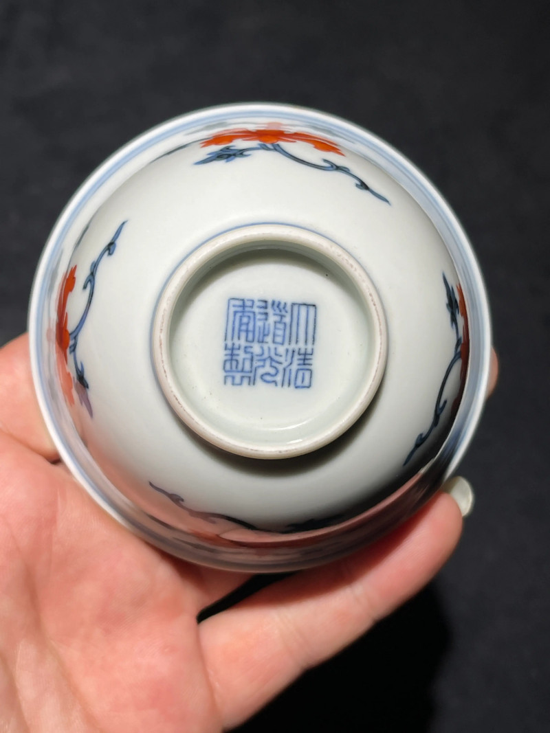 清道光 青花矾红花卉纹杯 - 图5