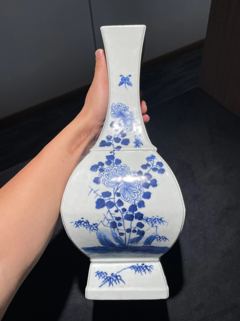 清中期 青花人物纹方瓶一对 - 图16