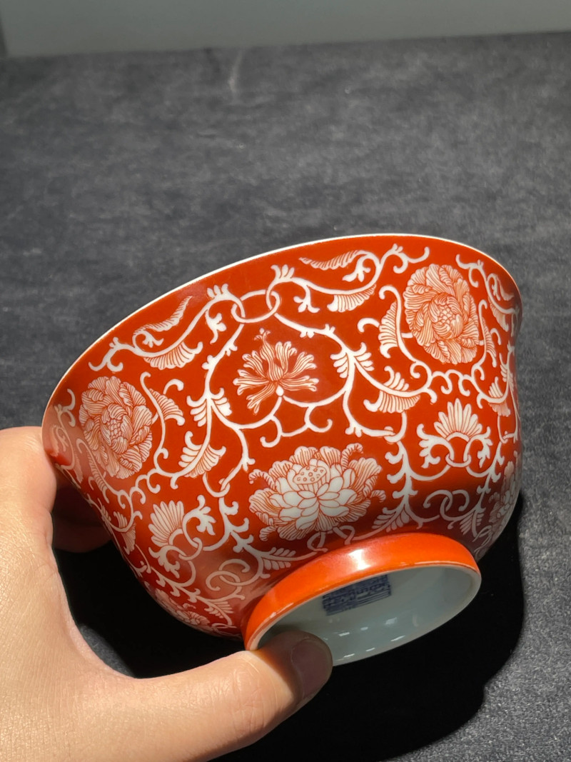 清乾隆 盖雪红缠枝莲纹碗 - 图4