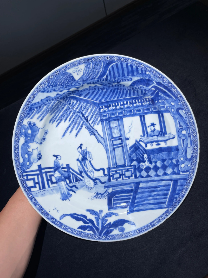 清康熙 青花听琴图大盘 - 图2