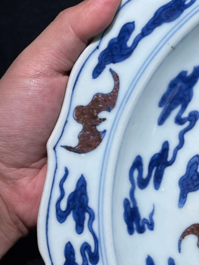 清乾隆 青花釉里红洪福齐天纹花口盘 - 图6
