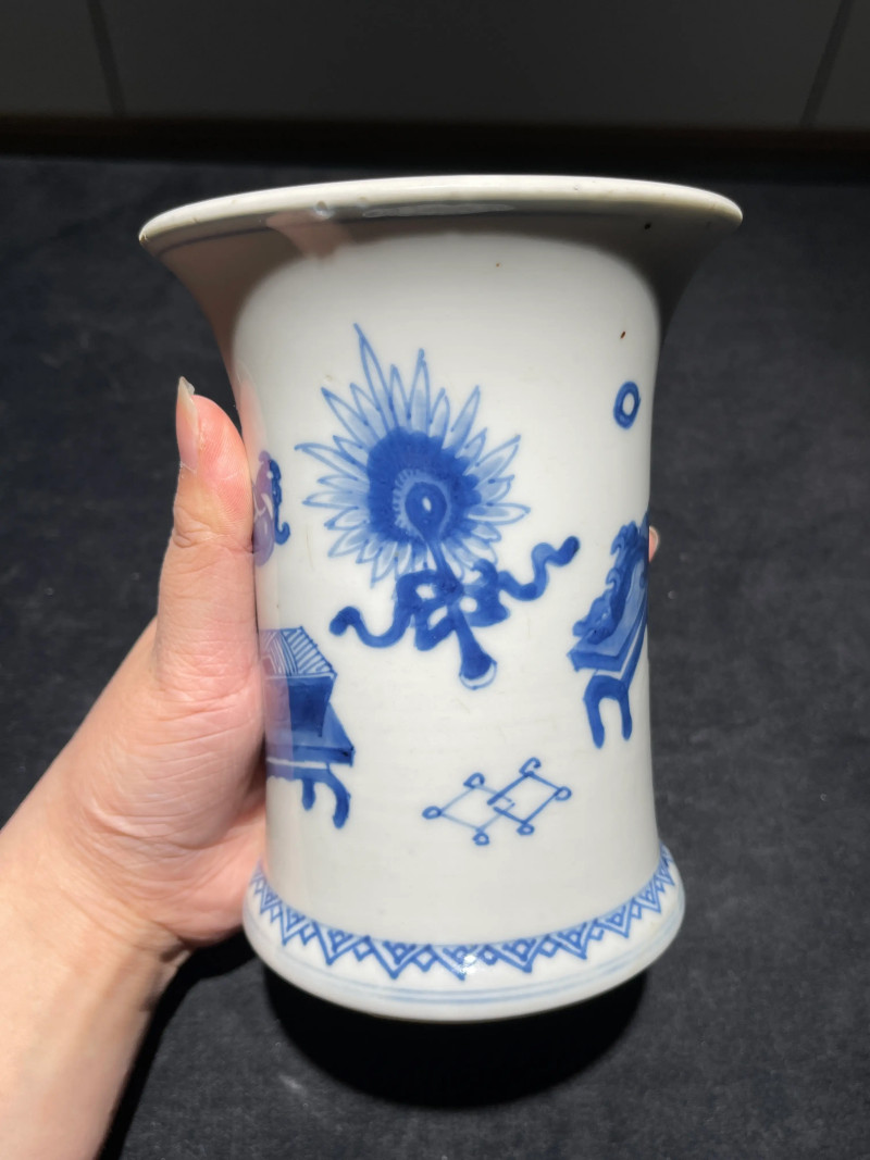 清康熙 青花博古纹笔筒 - 图3