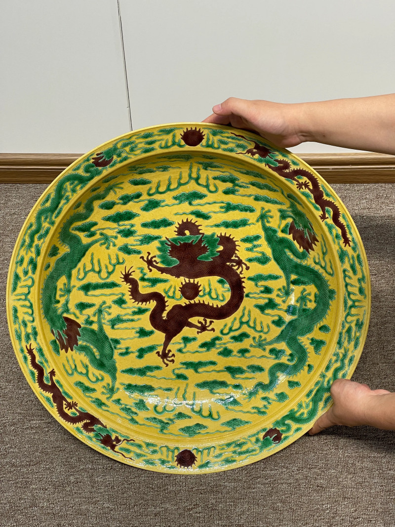 清光绪 黄地素三彩龙纹大盘 - 图2
