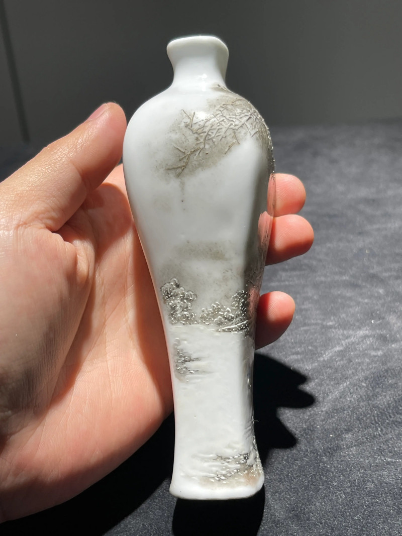 创汇期 粉彩雪景图梅瓶 - 图5
