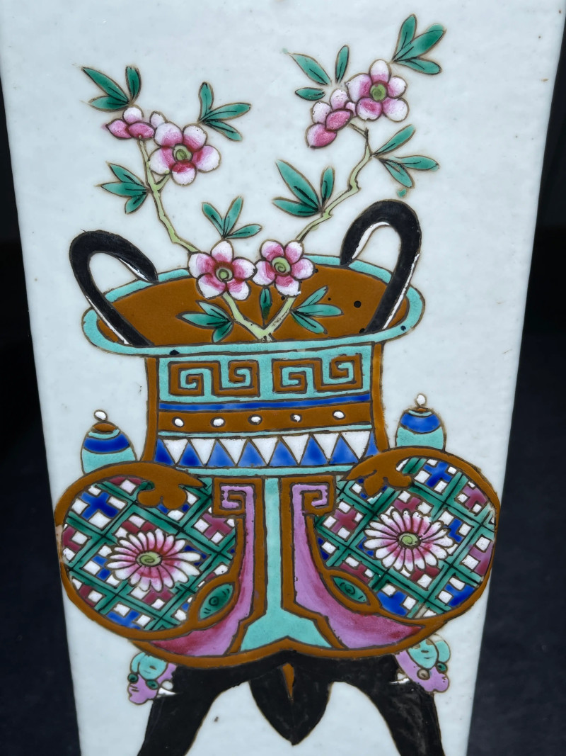 清晚期 粉彩博古插花纹双耳方瓶 - 图6