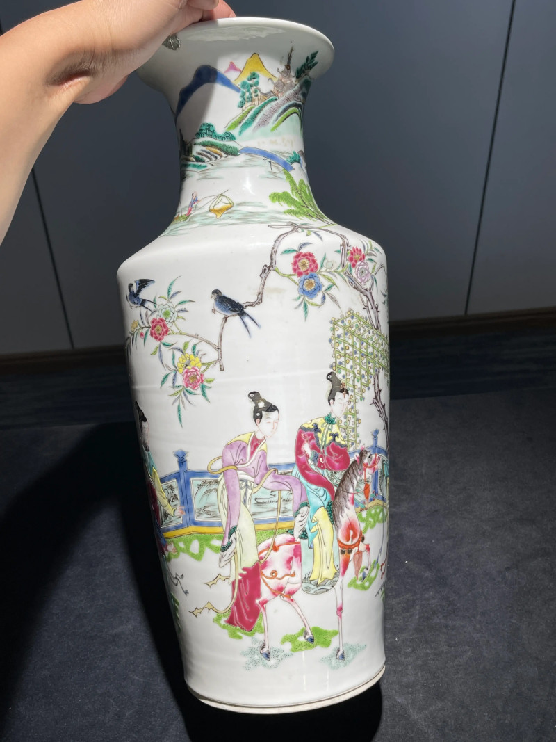清晚期 粉彩隋炀帝观宫人跑马纹软棒槌瓶 - 图2