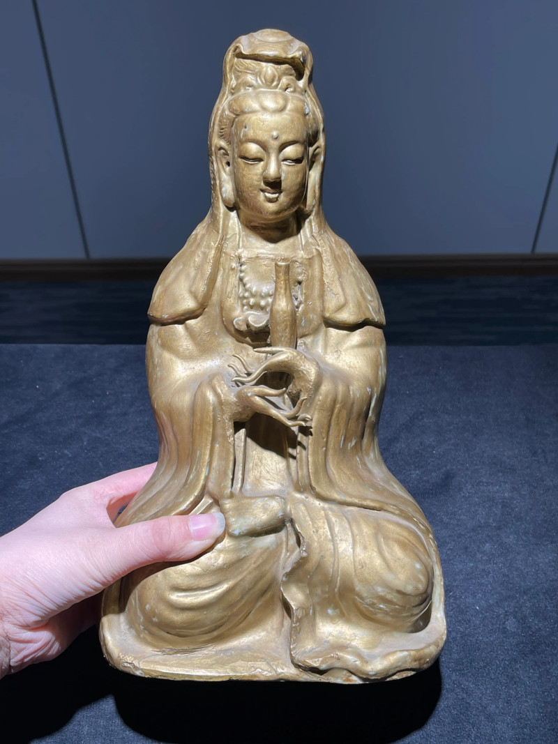 清乾隆 金彩观音瓷塑 - 图2