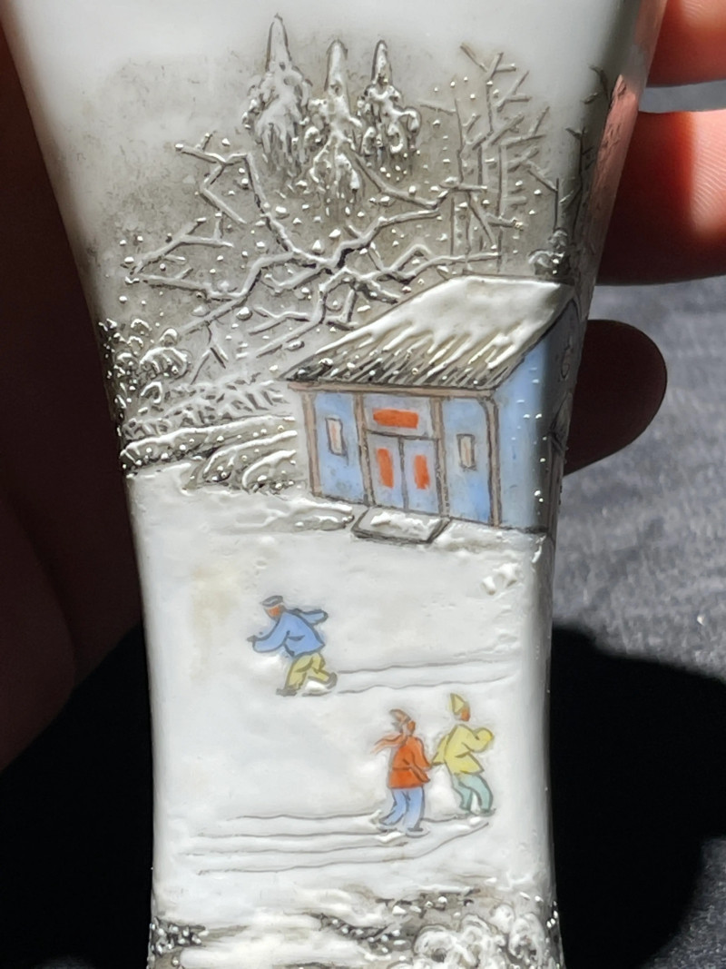 创汇期 粉彩雪景图梅瓶 - 图6