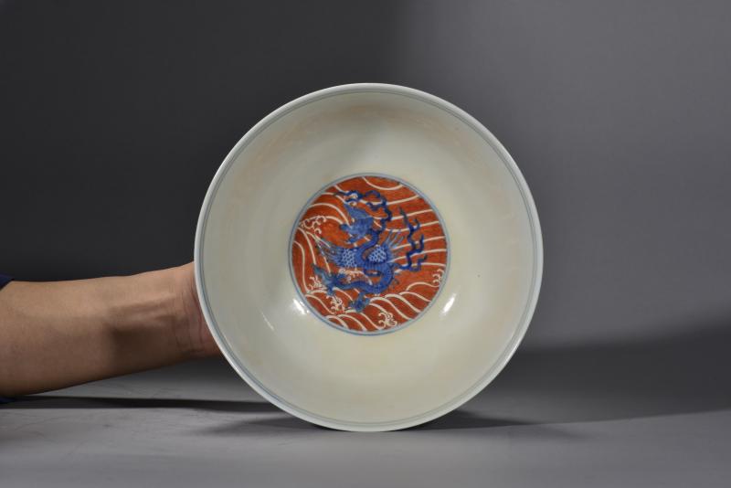 清光绪 青花矾红海兽纹碗 - 图6