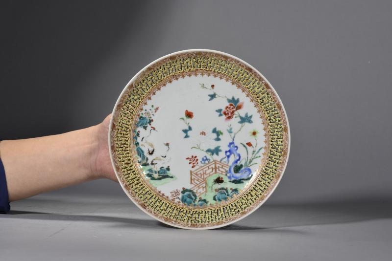 清雍正 粉彩镂空花鸟纹盘 - 图2