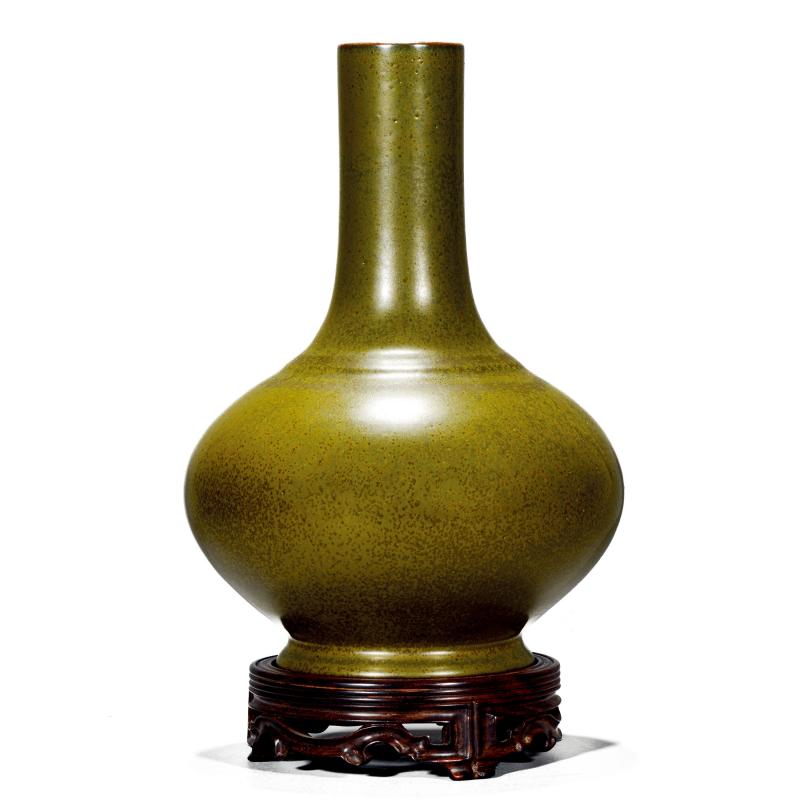 清乾隆 茶叶末釉荸荠瓶