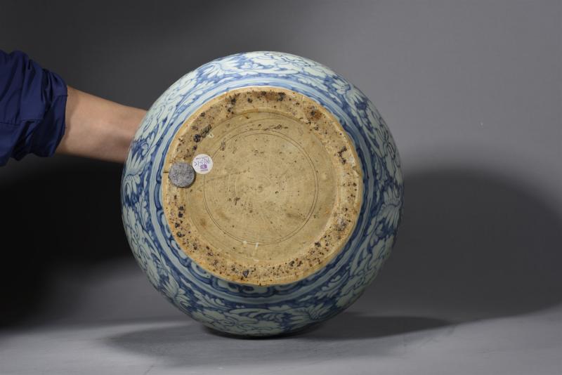 明空白期 青花缠枝花卉纹大罐 - 图3