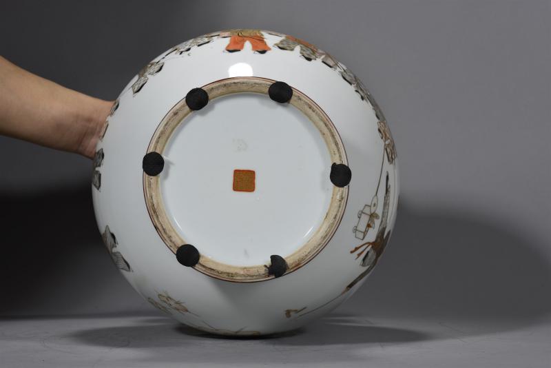 近现代 （传）雷火莲墨彩描金婴戏图兽耳尊 - 图6